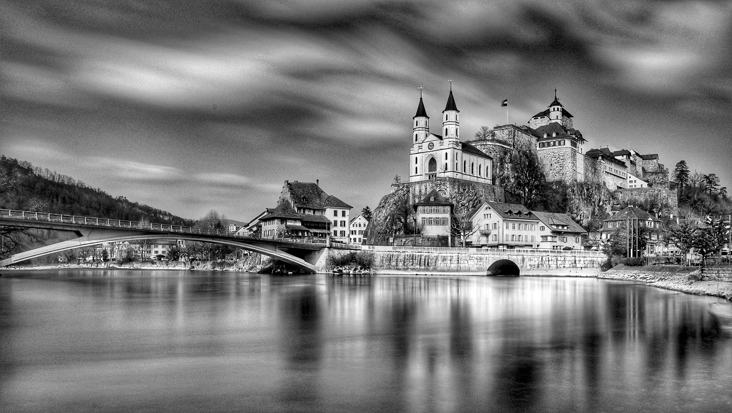 Festung Aarburg über der Aare